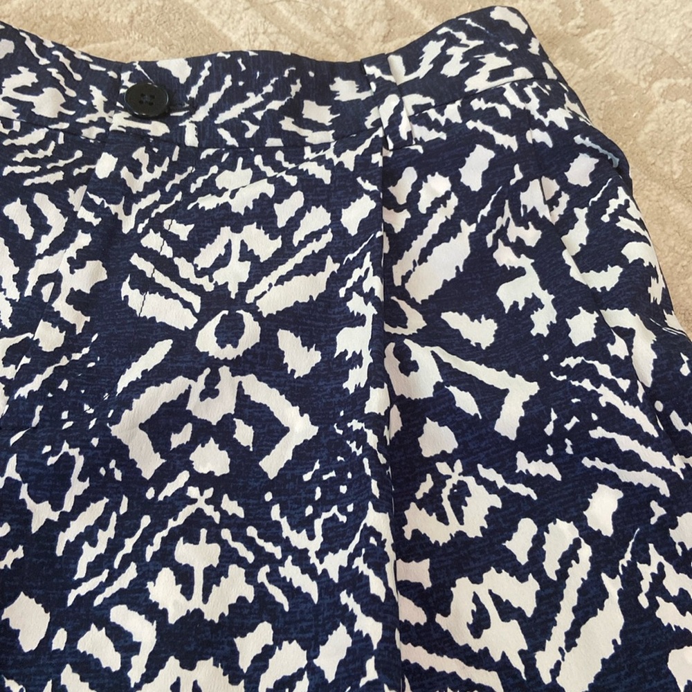 Lauren Ralph LRL Womens Size 8 Pleated Shorts Navy Blue White
Print Pockets - Picture 3 of 5